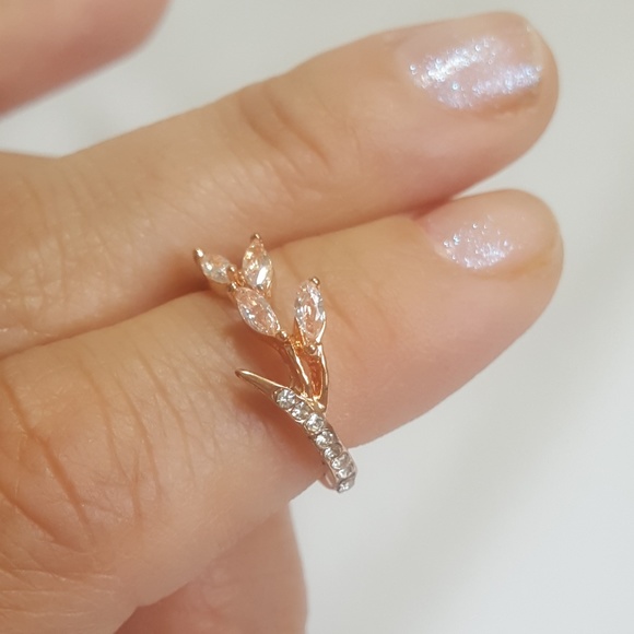 Jewelry - Rose Gold Leaf Stem Ring